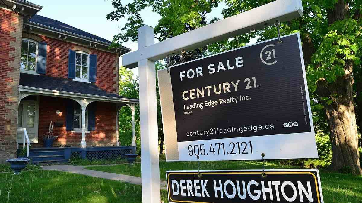 For Sale sign in front of a brick house in Unionville, Ontario