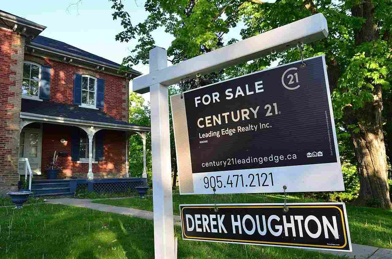 For Sale sign in front of a brick house in Unionville, Ontario