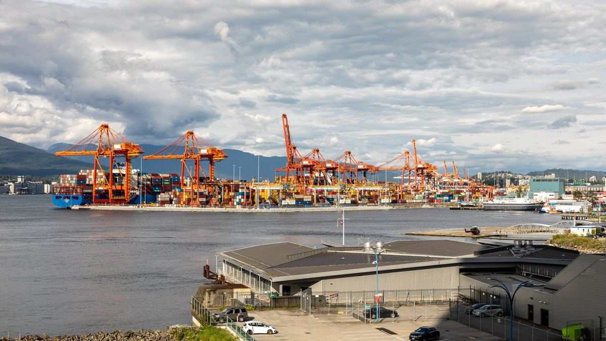 Container cranes at the Centerm terminal in Vancouver, Canada
