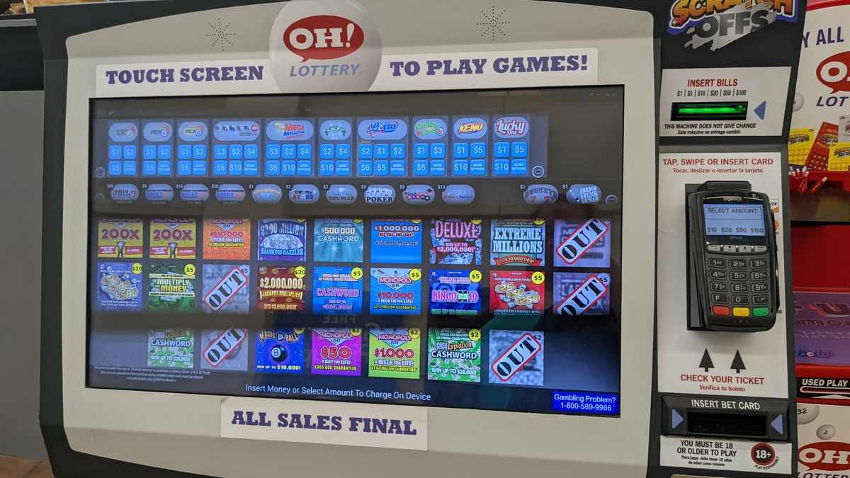 Lottery machine with lottery balls