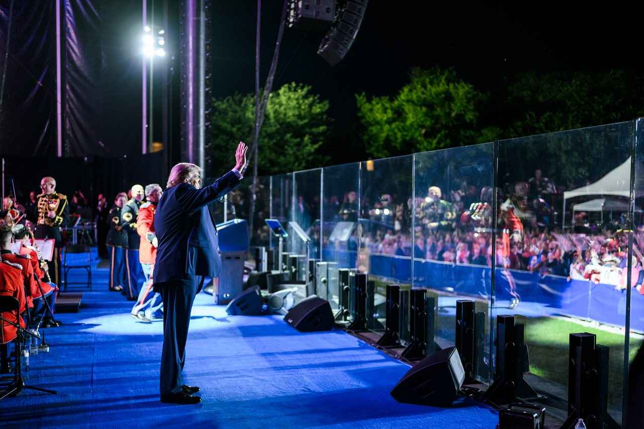 'DEPORT! DEPORT!' — Crowd Chants as Trump Attacks Ilhan Omar and Calls Abdul El-Sayed a 'Jihadist' at Youngstown Rally